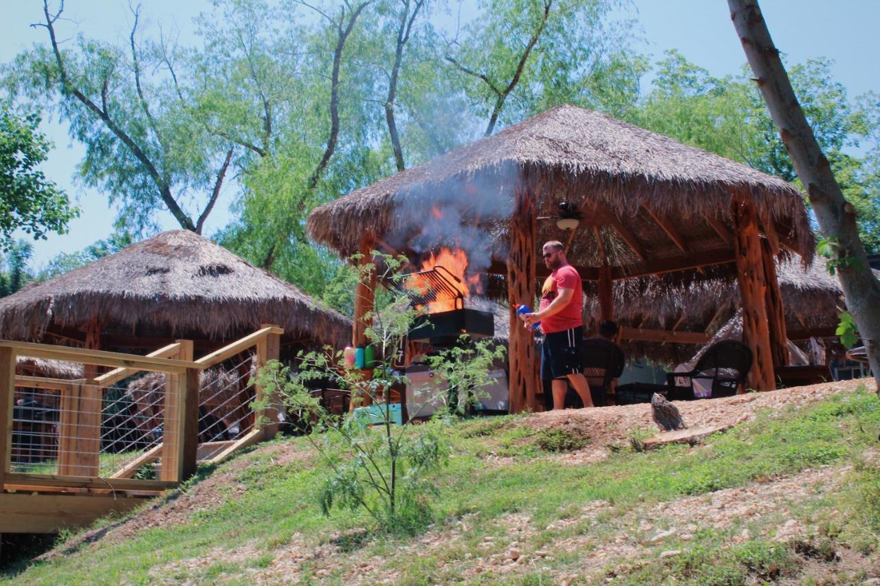 ניו בראונפלס Son'S Guadalupe Glamping Tents - Adorable Riverside Glamping Tents Perfect A Family Getaway! מראה חיצוני תמונה